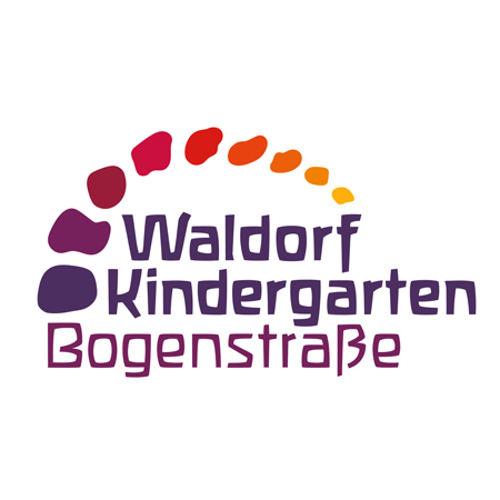 Logo vom Waldorfkindergarten Bogenstraße - Ein Halbkreis aus bunten amorphen Formen - unten etwas größer, in dunklen lila bis rot Tönen, dann werden sie immer kleiner und heller bis gelb. In und unter dem Halbkreis steht der Name